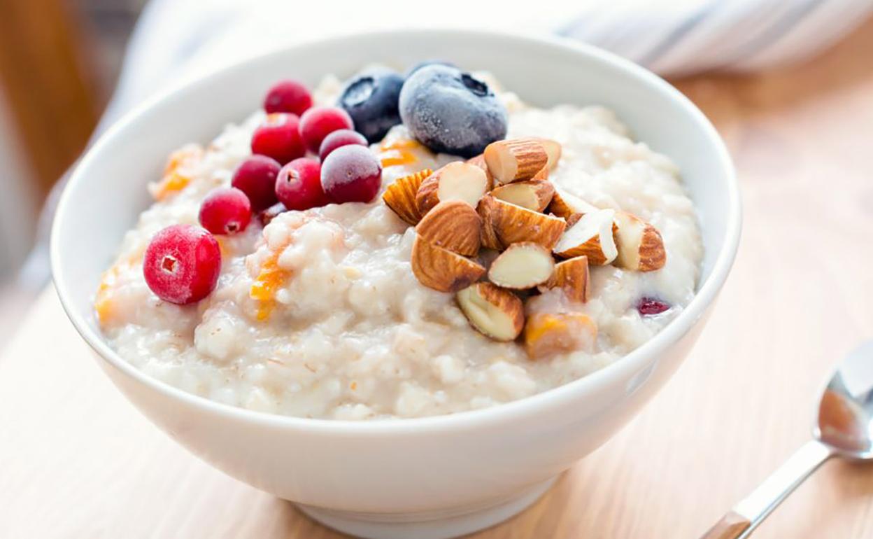 ¿Qué es el porridge de avena? Tres recetas del desayuno de moda El